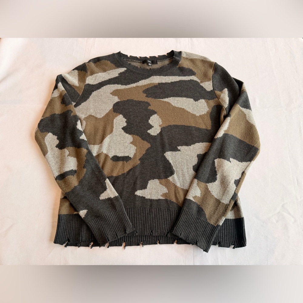 Fate Camouflage Crew Neck Sweater with Rough Edges Size Small